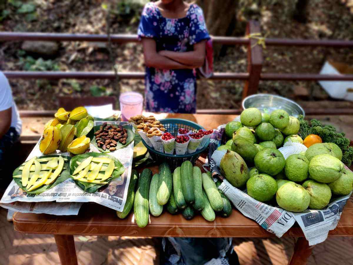 matheran-local-market-fruits