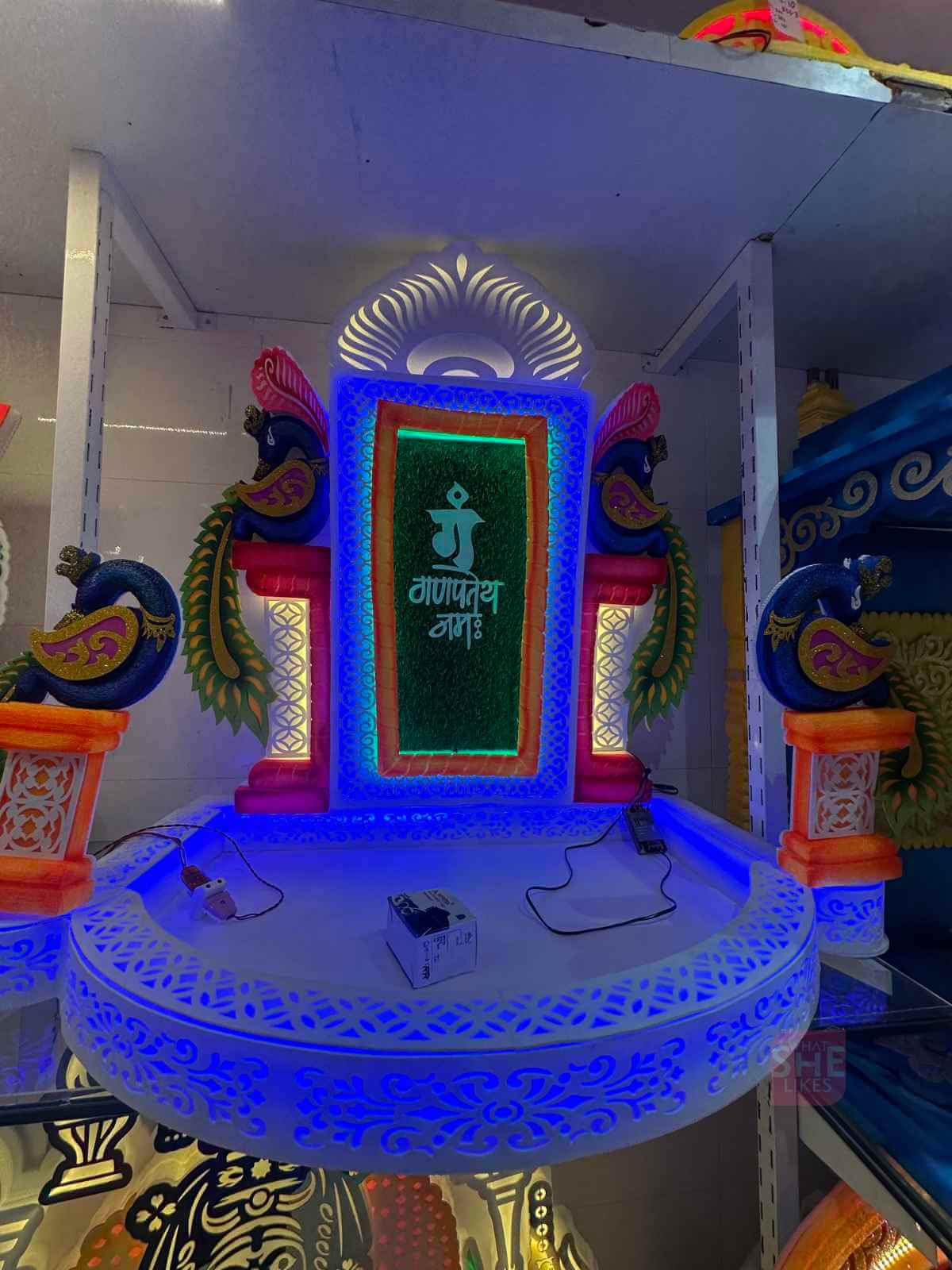 Peacock Feather-Inspired Makhar