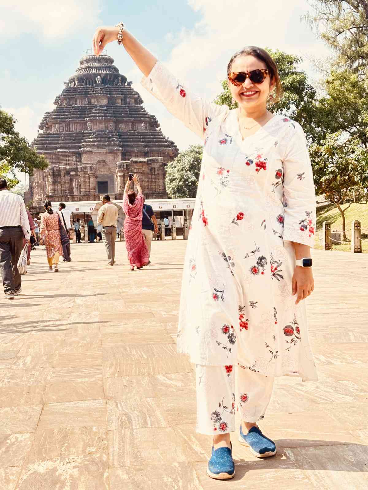 konark-sun-temple-sunrise-golden-light